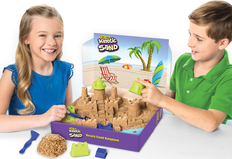 Kinetic Sand Beach Sand Kingdom Playset with 3Lbs of Beach Sand, Includes Molds and Tools, Play Sand Sensory Toys for Kids Ages 3 and Up